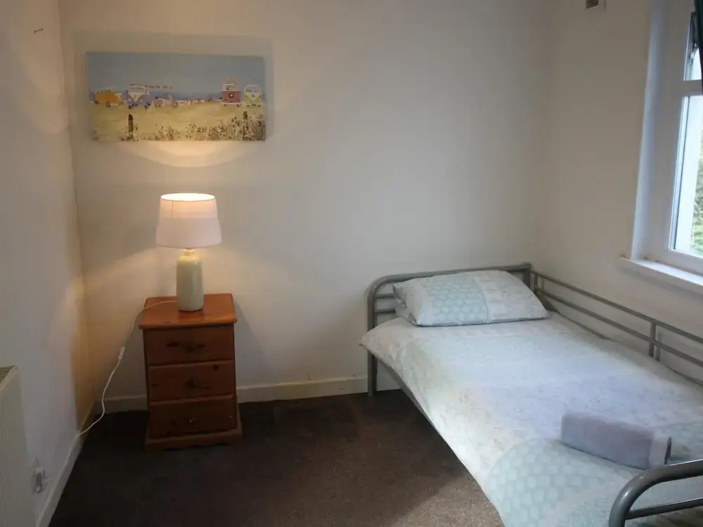 Rickard Street 4 Bed House Near J32 and M4 by Cardiff Holiday Homes