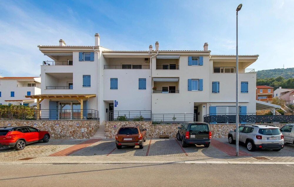 Beautiful Apartment in Cres With Wifi and 1 Bedrooms