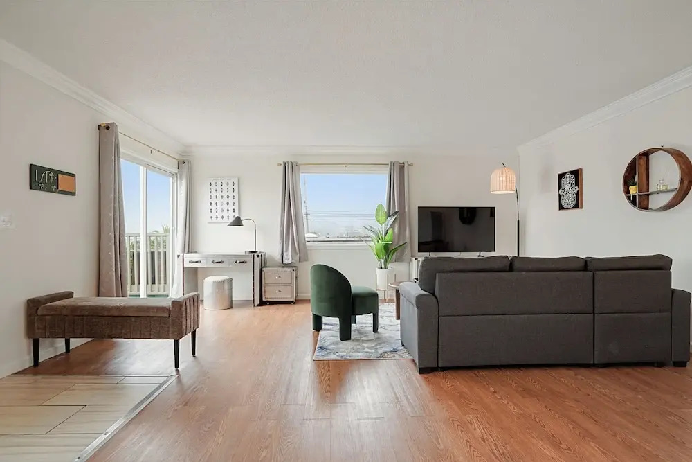 Tranquil 2BR with Coastal Mountain Views