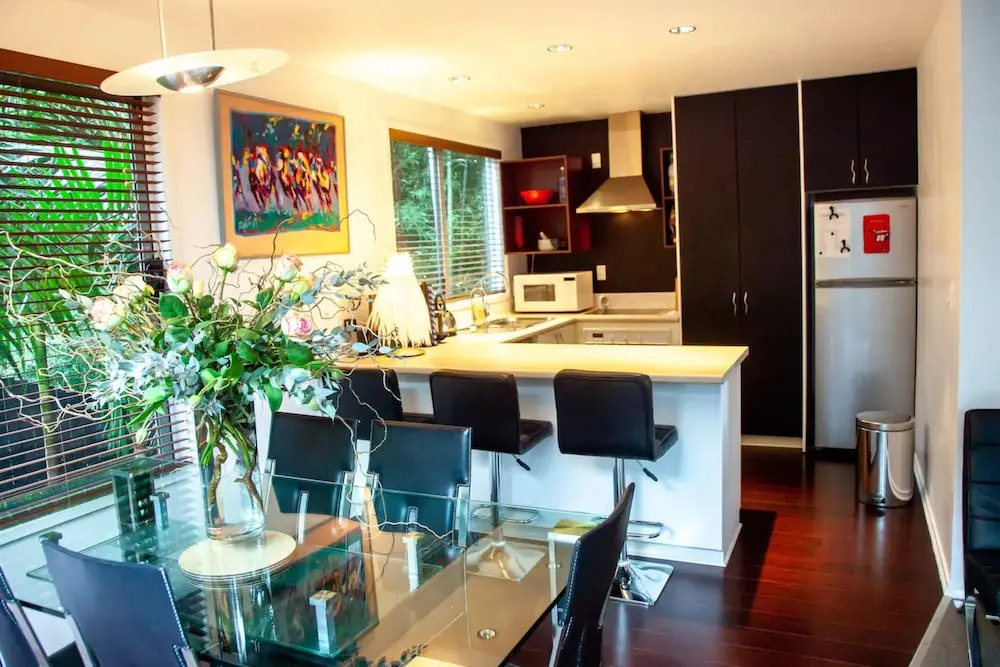 Bright 2 Bedroom Townhouse in Central Parnell