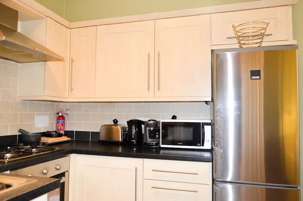 Colourful 1 Bedroom Apartment Near Edinburgh Centre