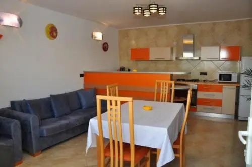 Ap. 30 Linda Residence