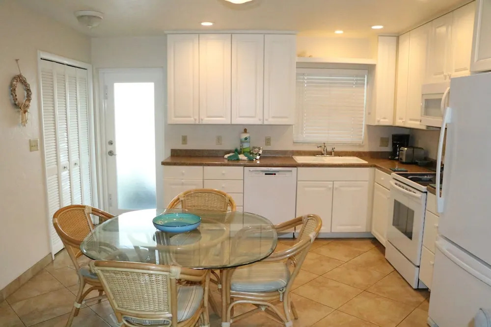 Jamaica Royale 086 - 2 Br Condo