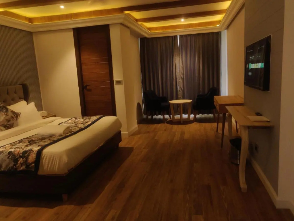 Hotel Sapling Mussoorie - 500 Mtr from Picture Palace Mall Road