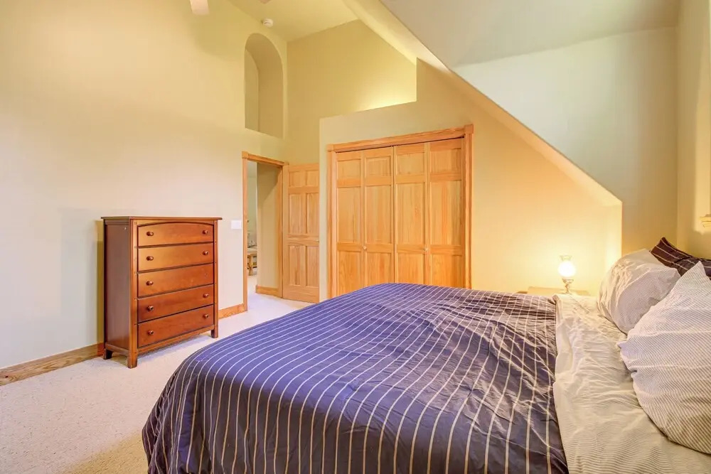 Great for Gatherings! Family Cabin in Lakeside
