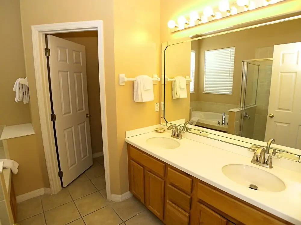 4 BED Pool Home ON Golf Community