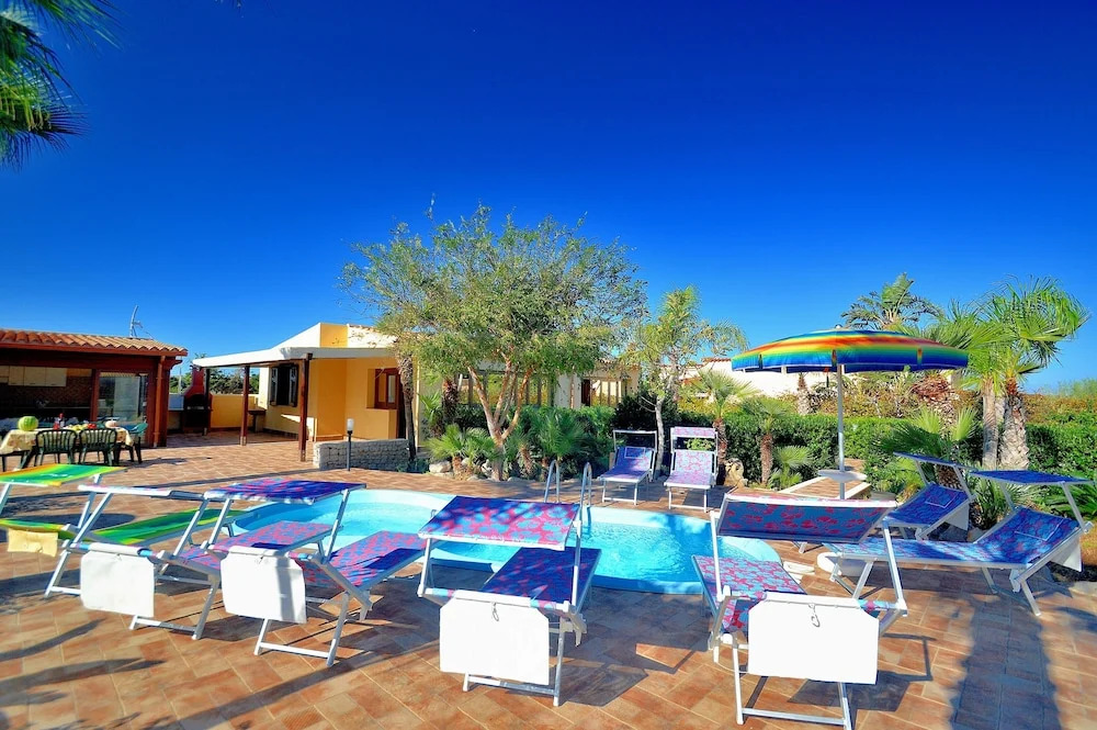 Villa Minoa con piscina