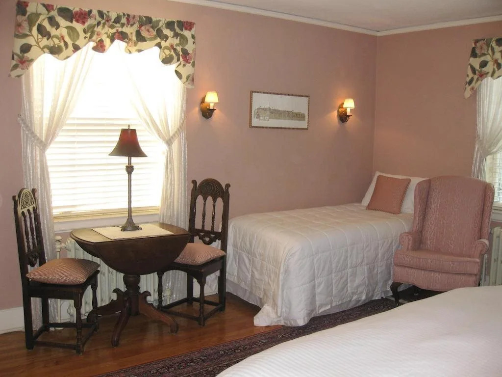 Farnam Guest House