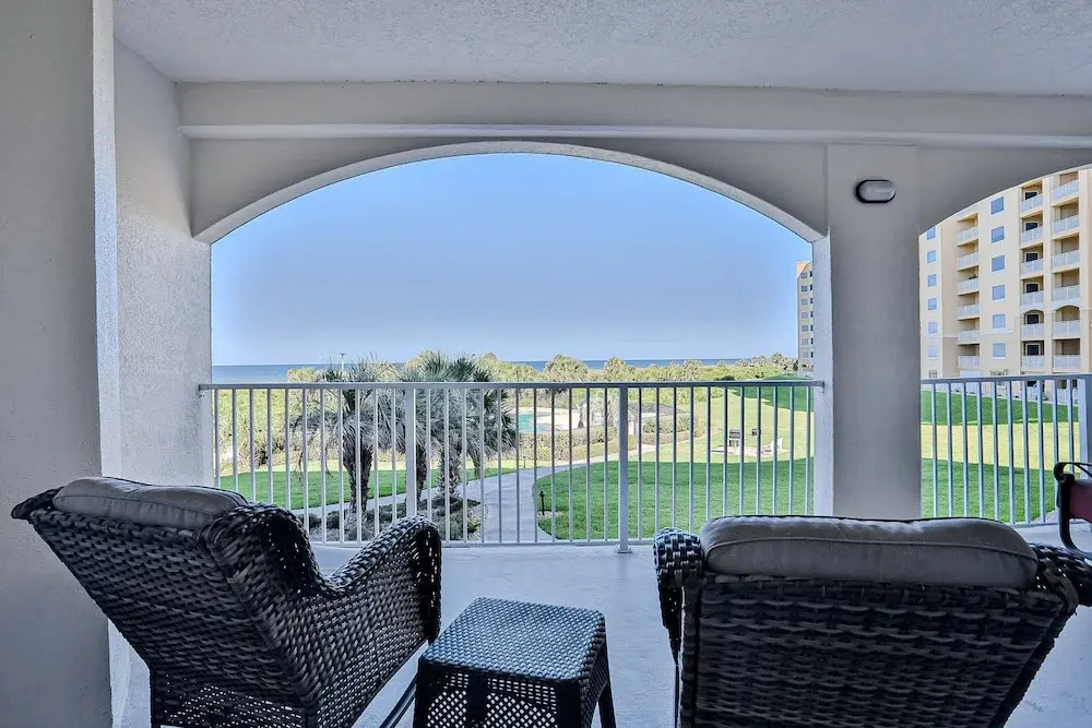 Ocean View Condo With Pool Access, Wifi, & Central AC - Snowbirds OK