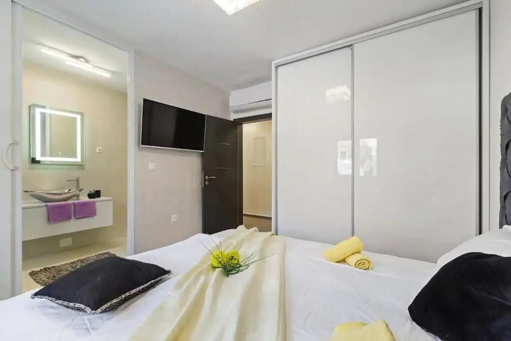 Villa Three Units