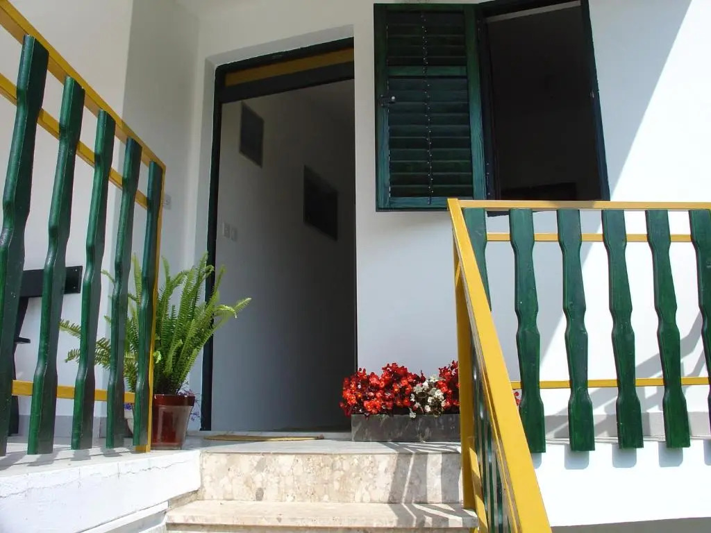 Apartments and Rooms Mirjana
