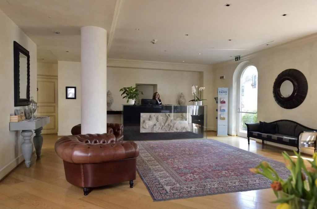Siri Hotel