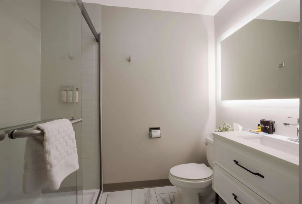 The Hub Middletown Red Bank- Best Western Signature Collection