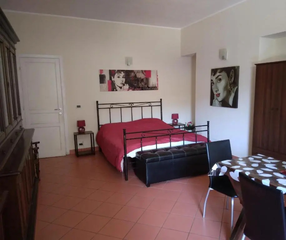 "B&B Sans égal", con CAMERE PRIVATE e APPARTAMENTI al PIANO TERRA a Biella
