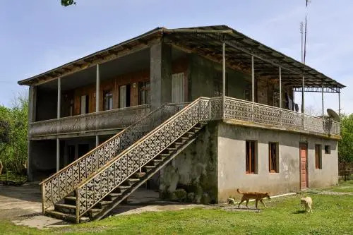 Fatkashi House