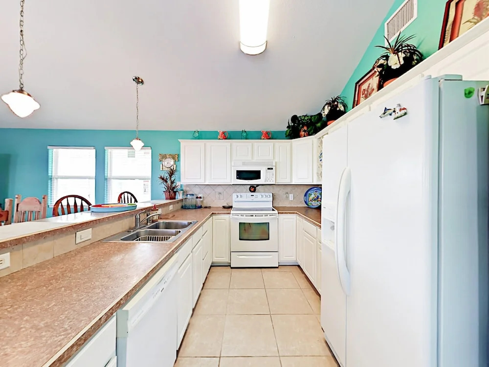 Royal Palm Home 3 Bedrooms 2 Bathrooms Home