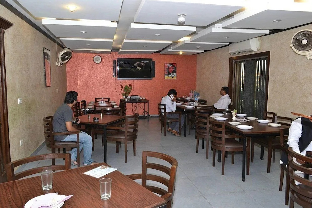 Hotel Sehwan Divine