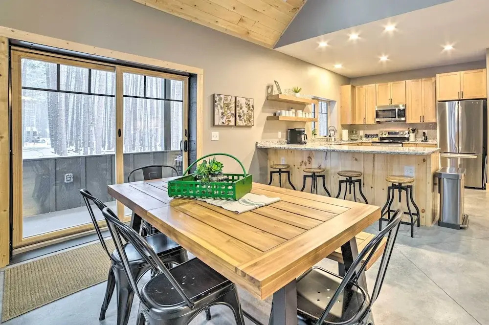 Bellaire Family Cabin: All-Season Retreat
