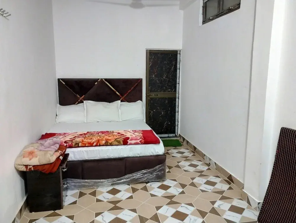 Janki Je Bhawan Homestay , Ayodhya - Step away from Ram Temple