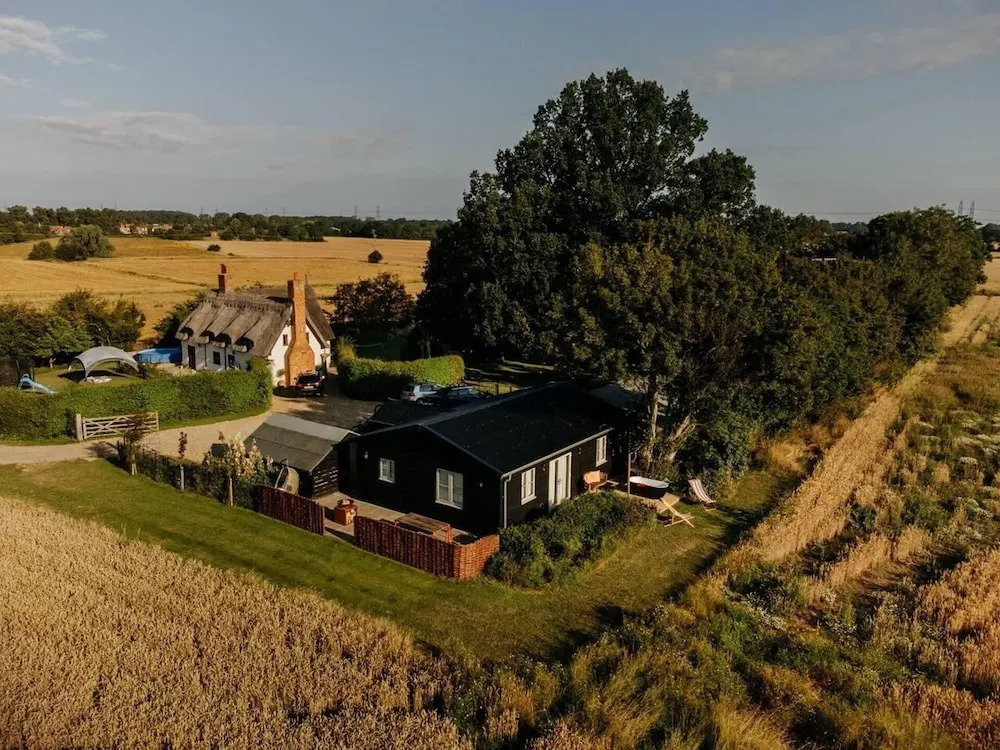 Impeccable 2-bed Cottage Near Woodbridge