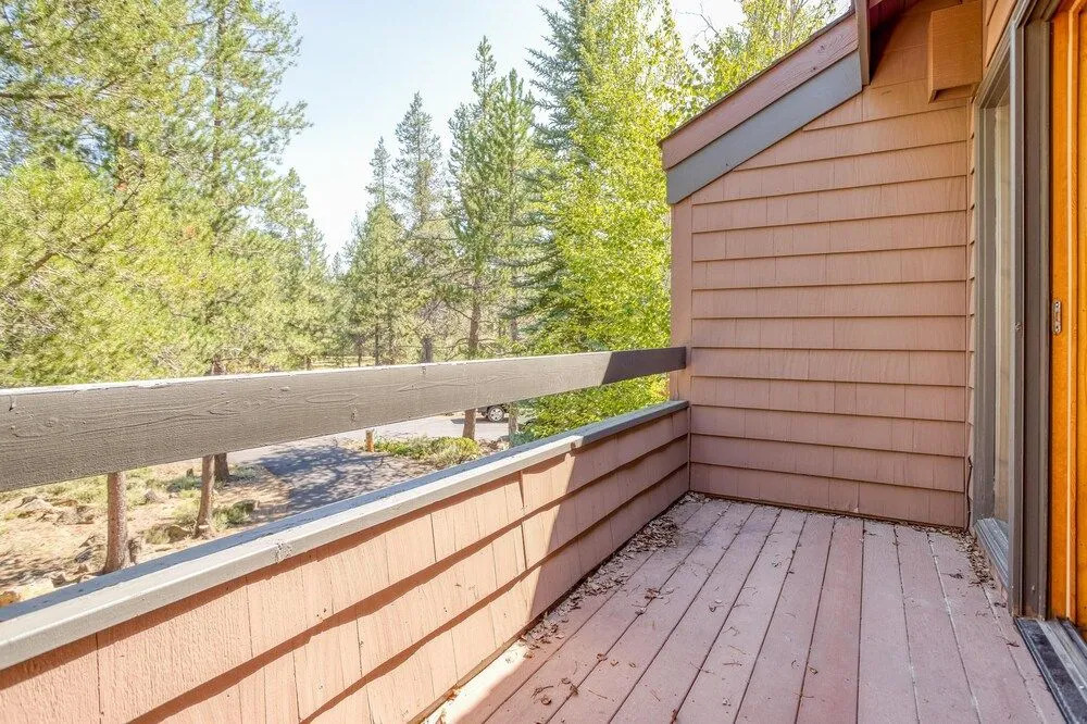 Charming Treehouse Escape with Wrap Around Deck - Rustic Modern Retreat