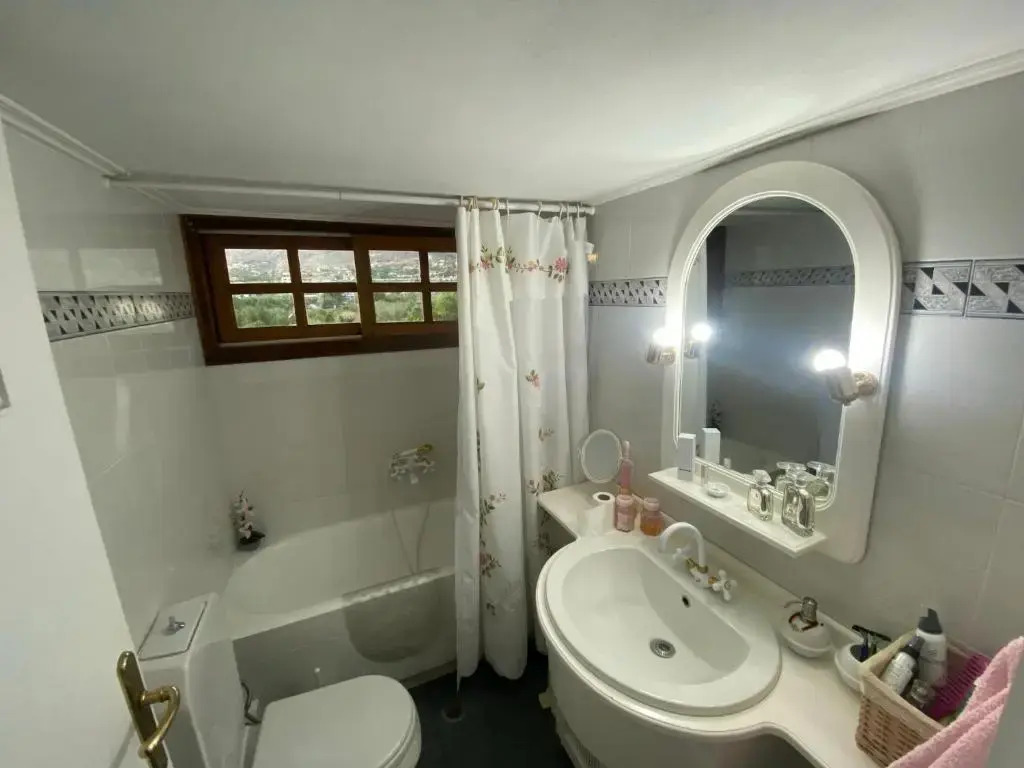 Kineta luxury House