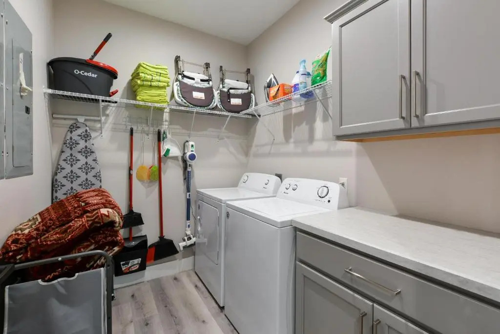 Journey's Remedy Lite - Lake View - Closest to Indoor Pool - Sleeps 22