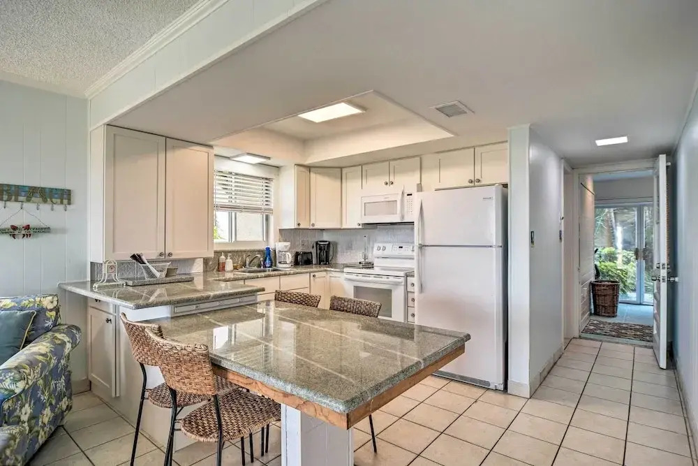 Breezy & Beachy Belleair Condo: 12 Steps to Shore!