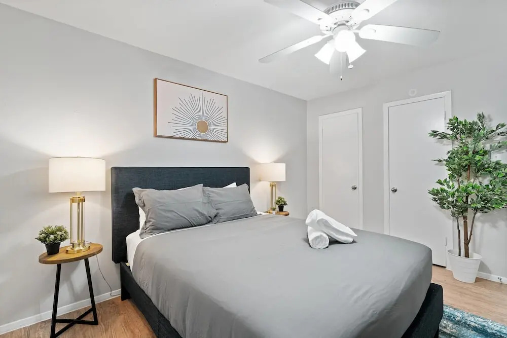 Stylish 2BR Near UT Highland Evonify