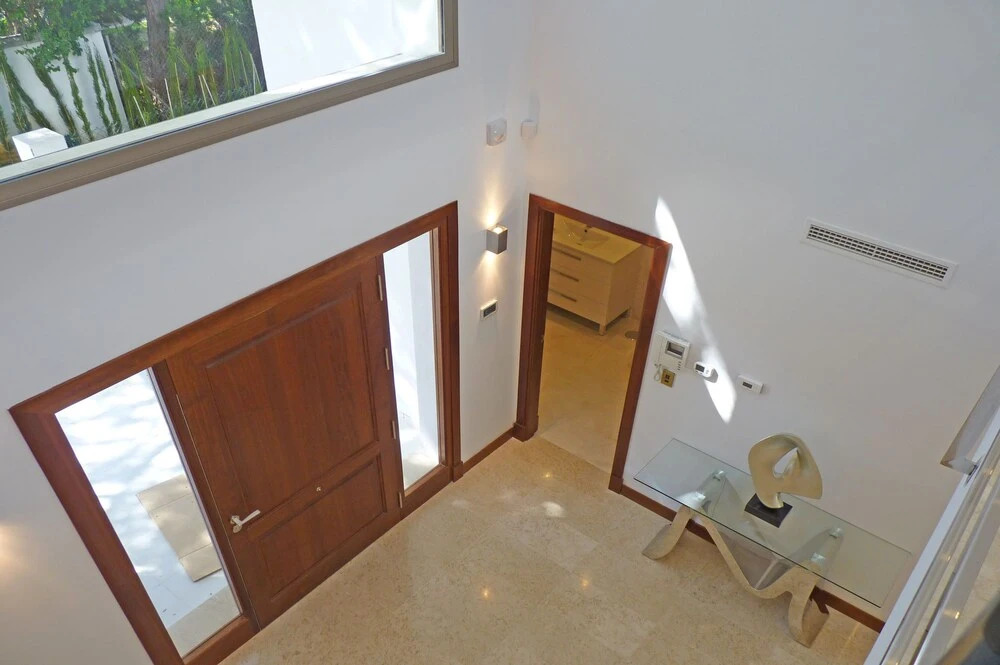 Stunning contemporary villa 5 bedrooms heated pool Las Chapas Marbella