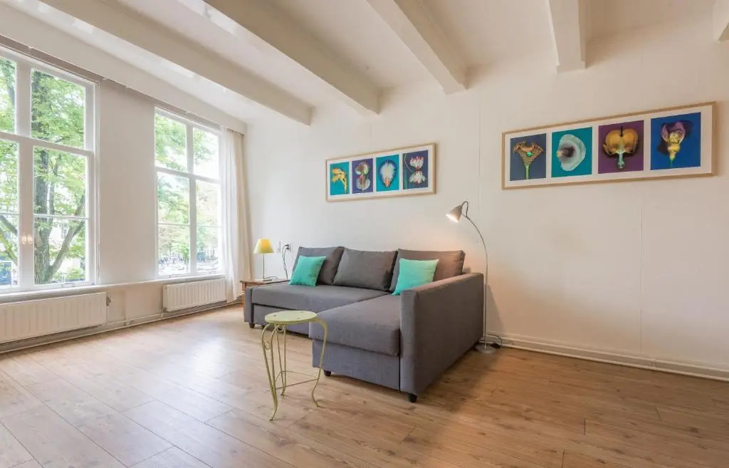 Canal View Amsterdam apartment