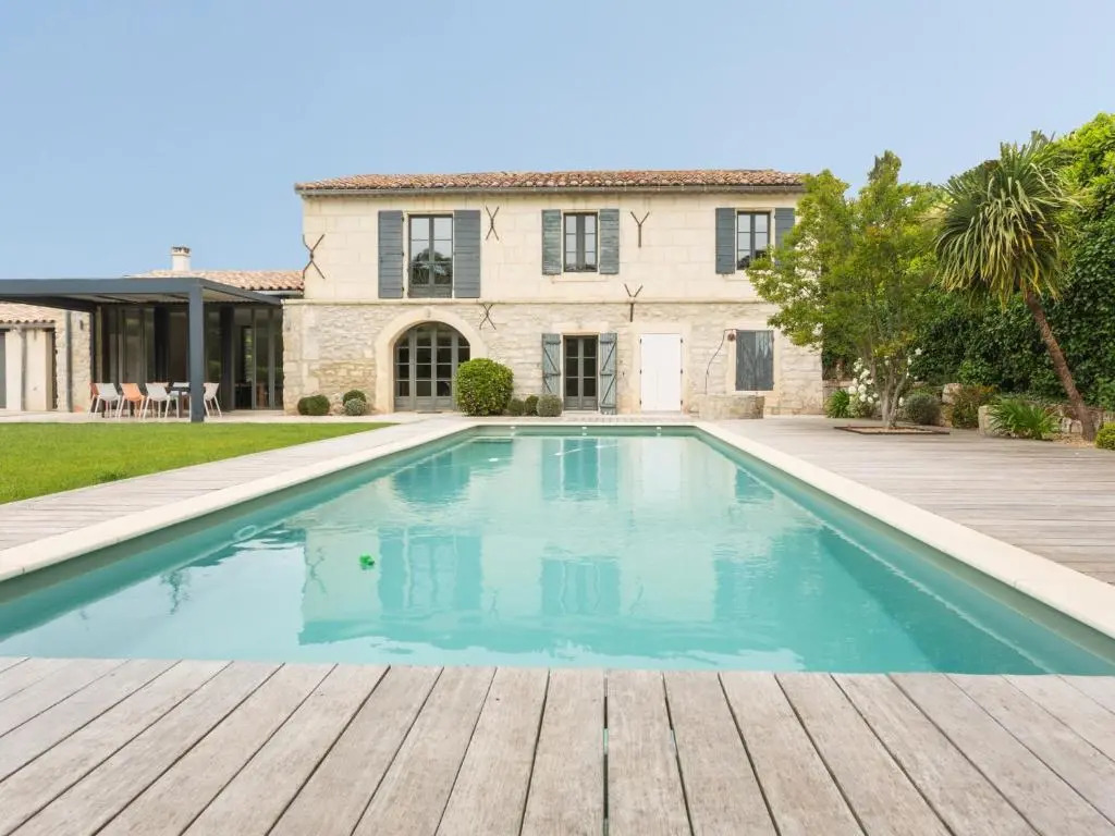 **Charmant Mas Rénové avec Piscine et Jardin au Cœur de la Provence!** - FR-1-599-17