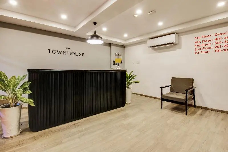 Super Townhouse 359 Begumpet Near Hyderabad Central