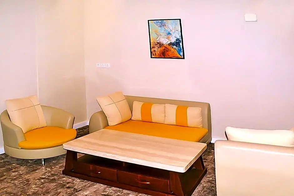 OYO 618 Taya Hotel