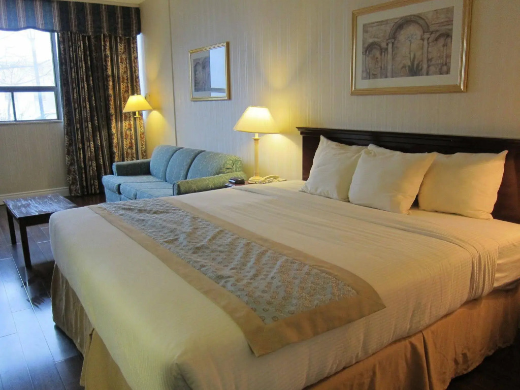 Toronto Plaza Hotel