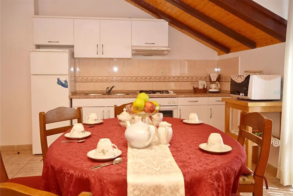 Apartment and Rooms Ive