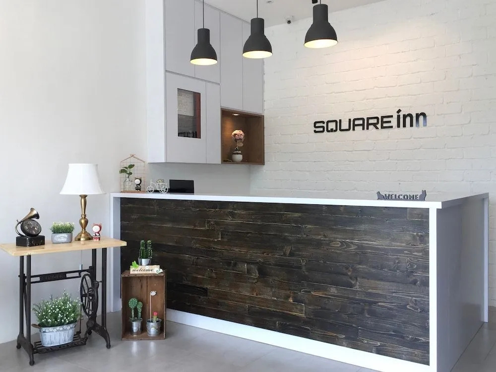Square Inn
