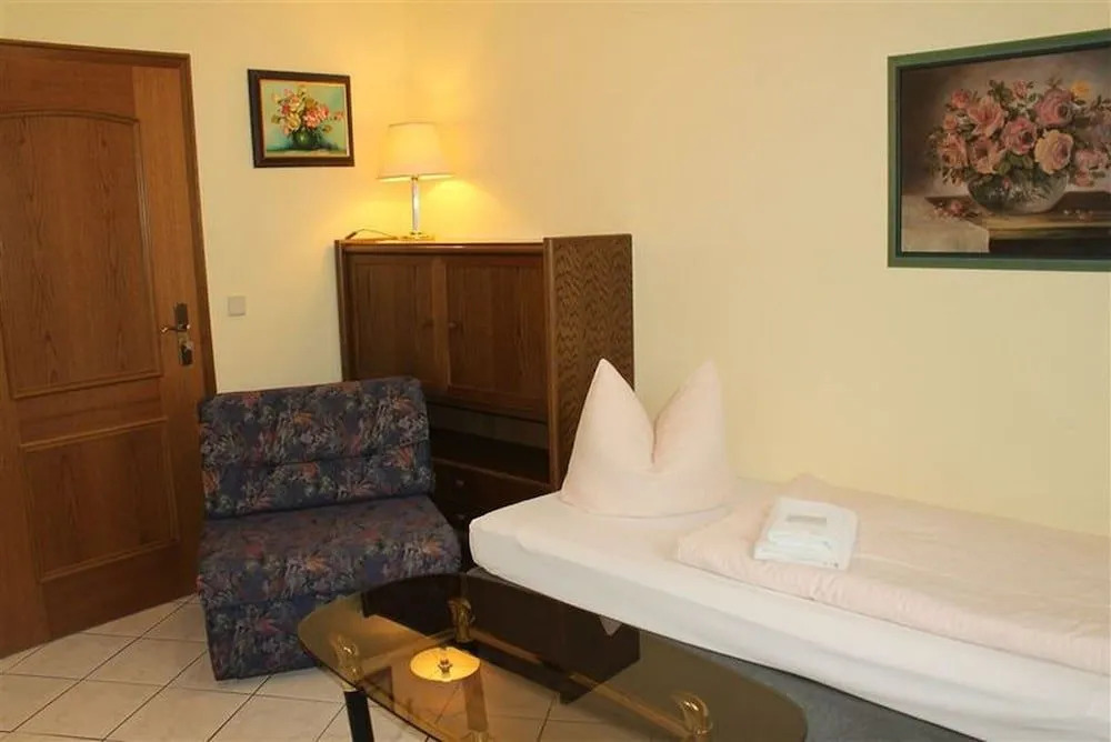 Hotel "Drei Rosen" OHG Regina & Hans - Peter Faßbinder