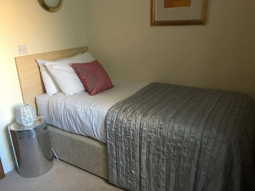 The Queen Hotel