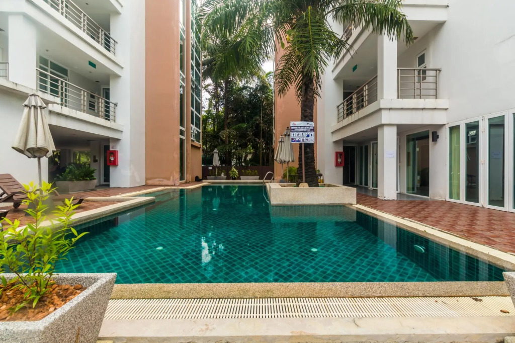 HLC501 - Patong apartment  for 4, market and beach