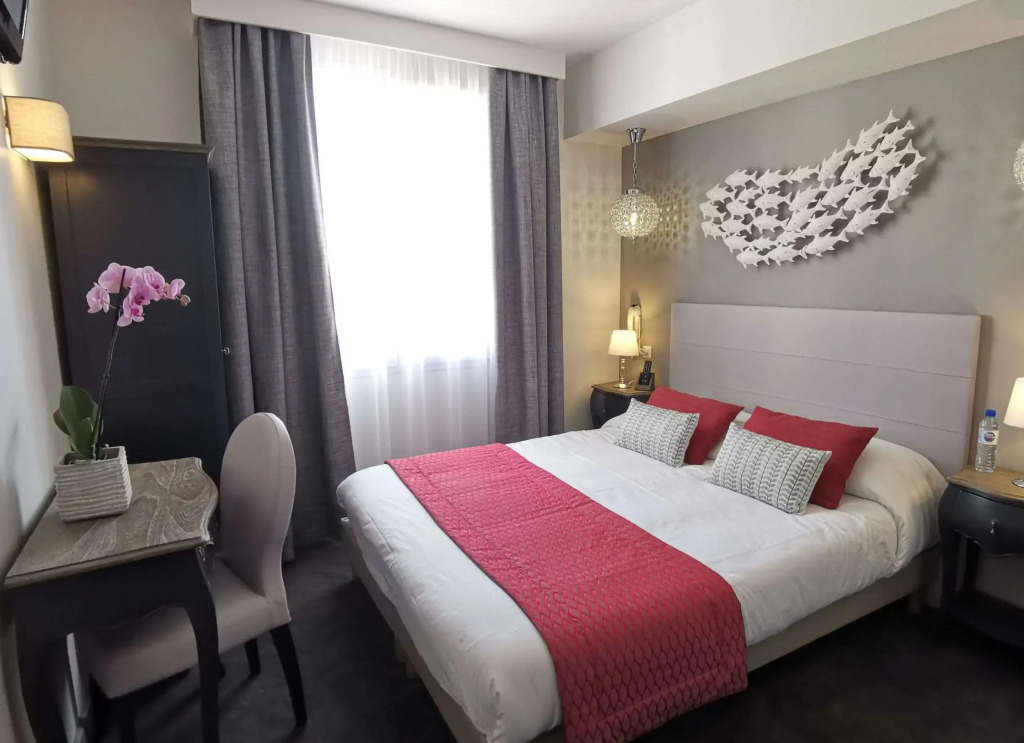 Brit Hotel Acacias