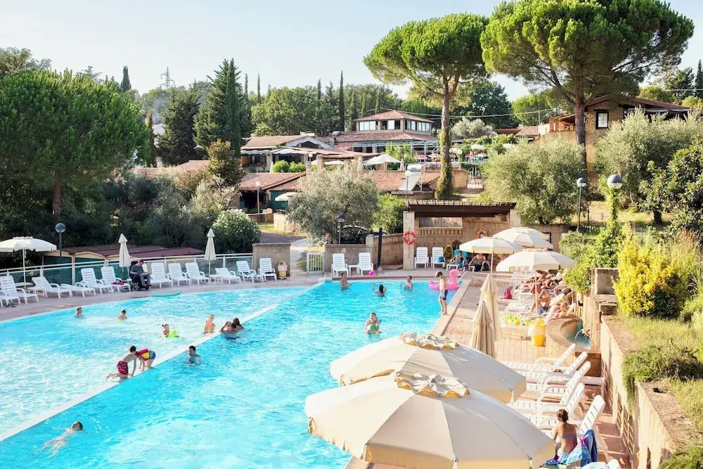 Residence con piscina a Guardistallo