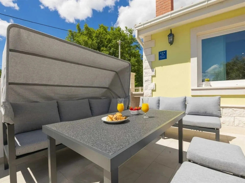 Tranquil Country Villa in Naklice