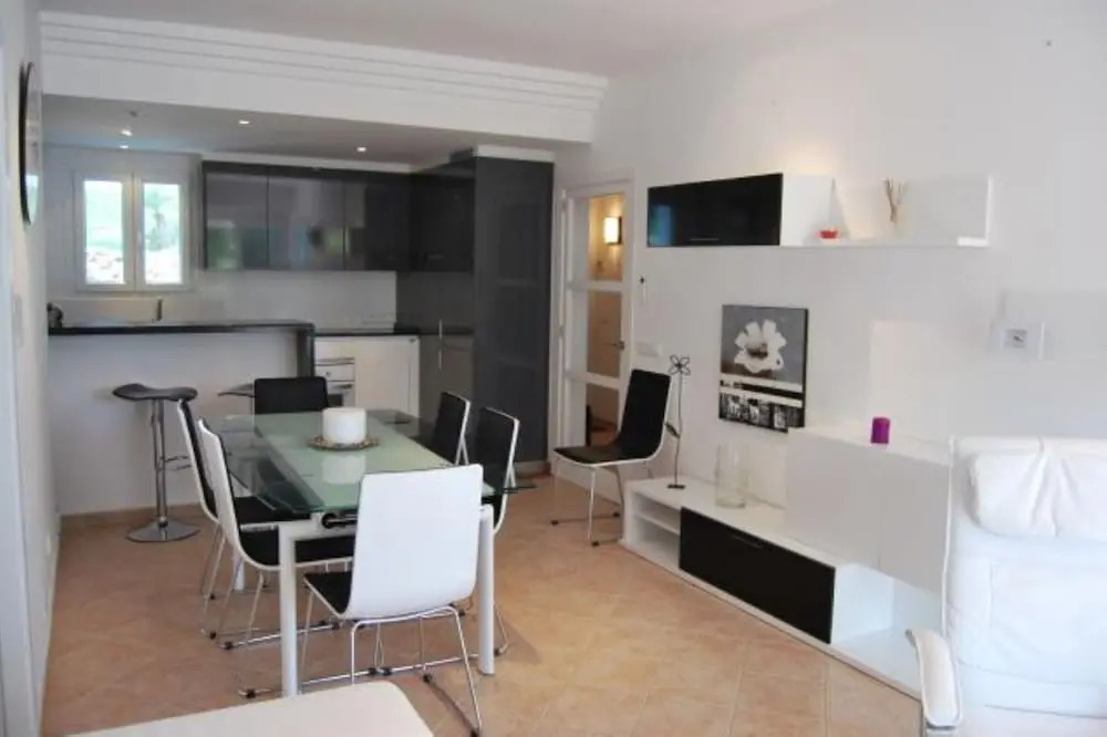 Apartment - 2 Bedrooms with Pool and Sea views - 104919