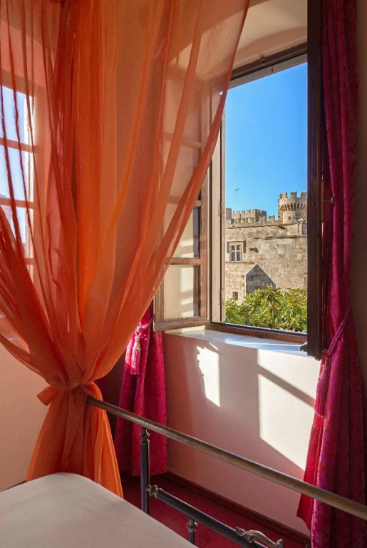 Nikos Takis Boutique Fashion hotel