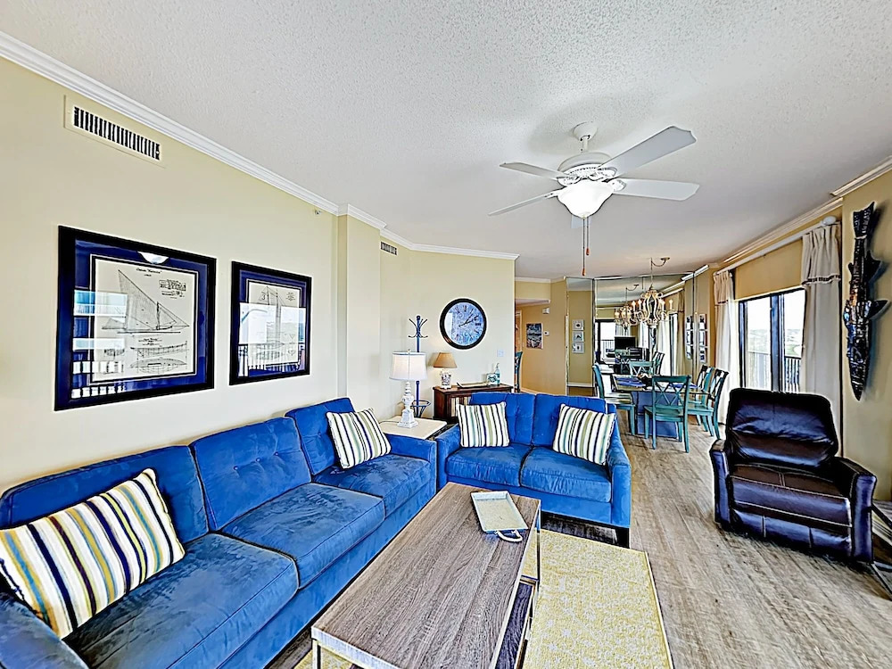 New Listing! Beachfront Corner-unit W/ Pools 3 Bedroom Condo