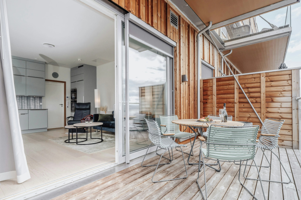 Wood Hotel by Frich's