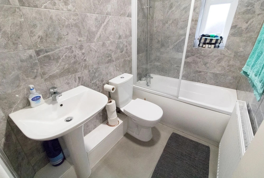 Ideal Home Away in Bury