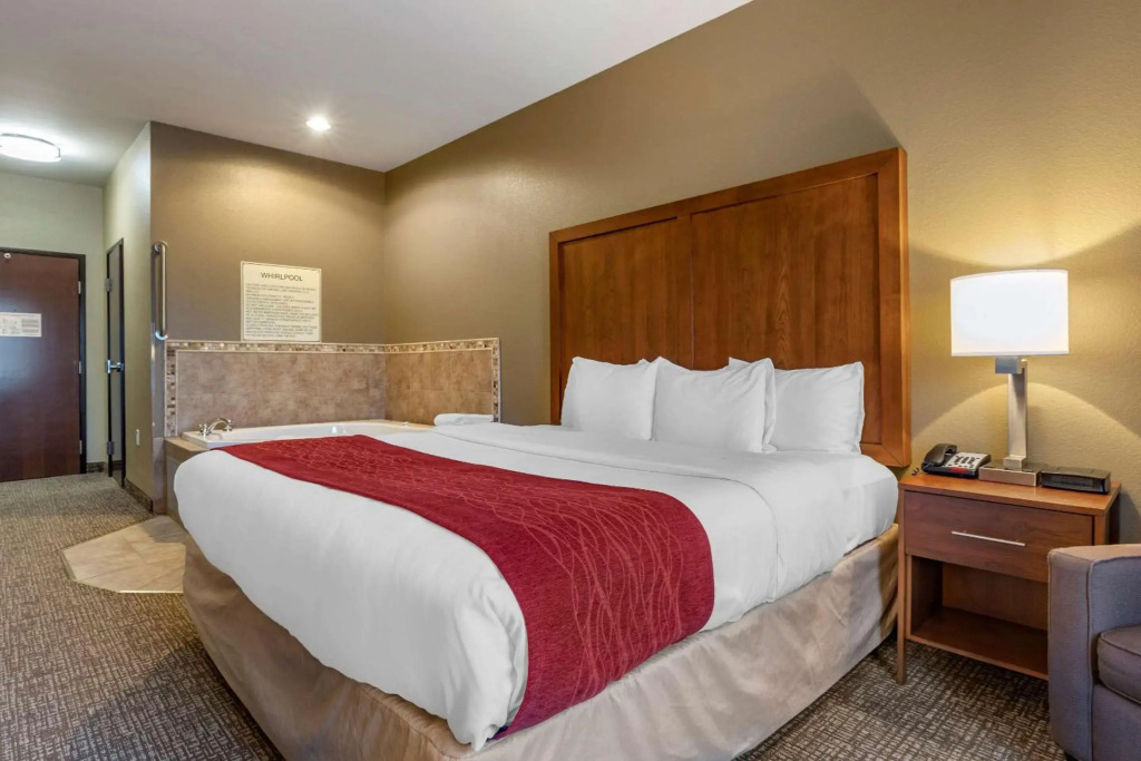 Comfort Inn & Suites Russellville I-40