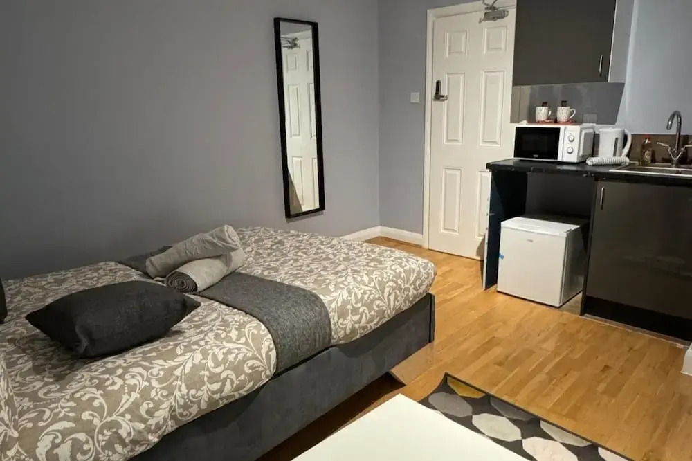Studio - Sleeps 2 - Parking - Close to Paddington